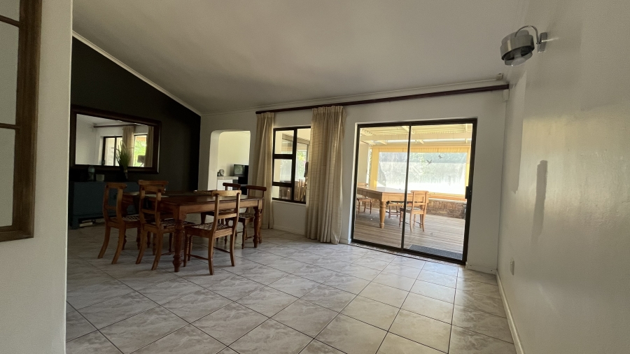 To Let 5 Bedroom Property for Rent in Table View Western Cape